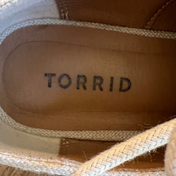 Torrid Wide Width Canvas Platform Oxford Lace-Up Shoes Natural Canvas 6.5WW - Picture 8 of 12